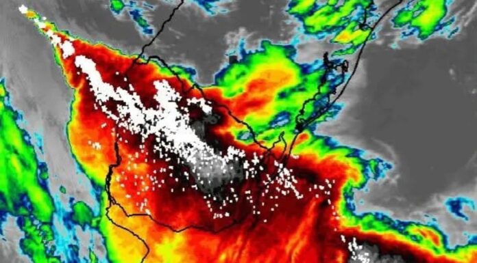 Frente fria avança pelo Sul e aumenta risco de temporais no Paraná